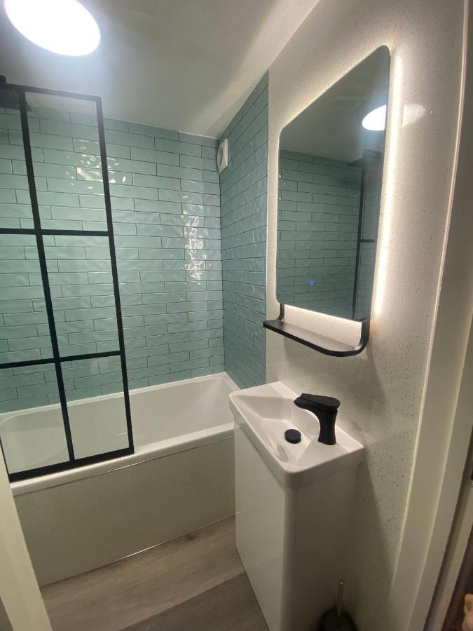 Lovely 3 Bed Ground Floor Flat With Free Parking *