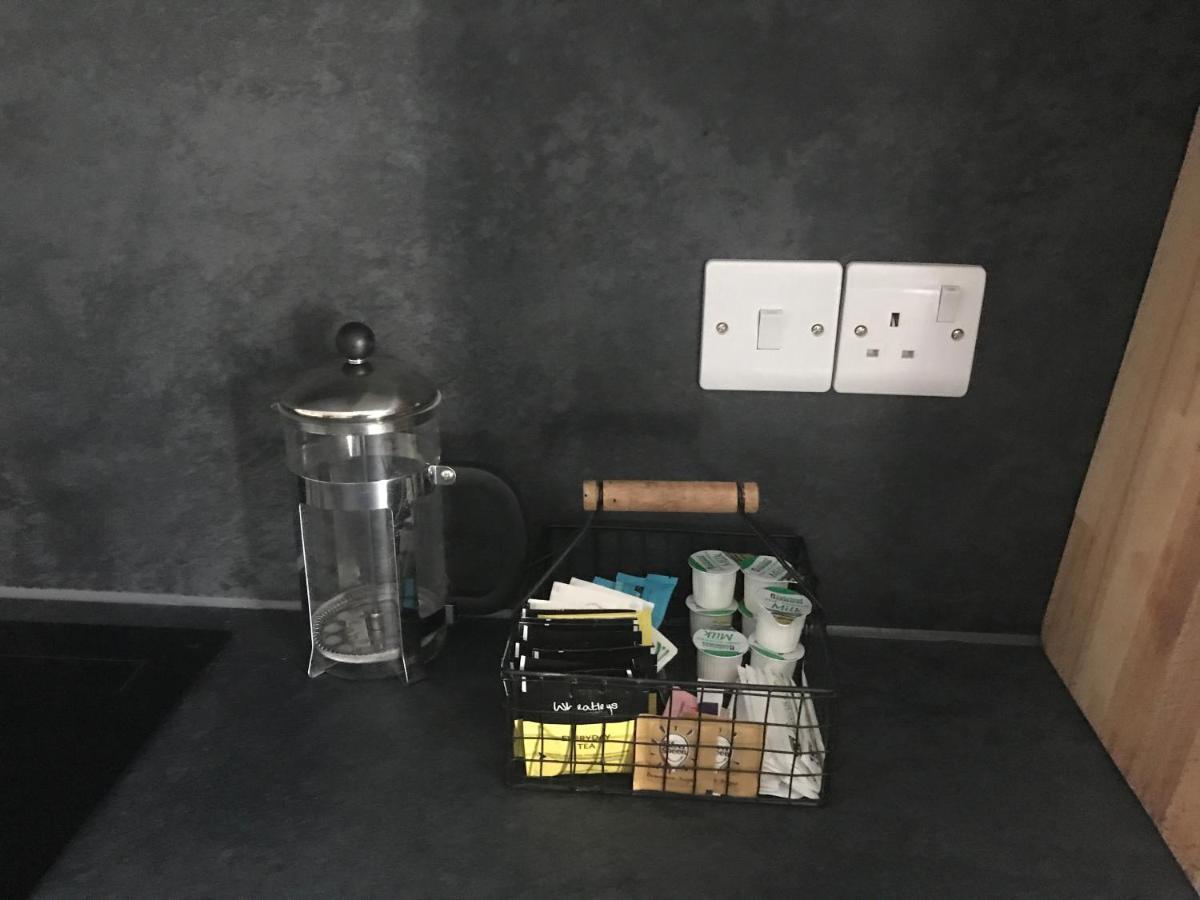 Lovely 3 Bed Ground Floor Flat With Free Parking Apartment *